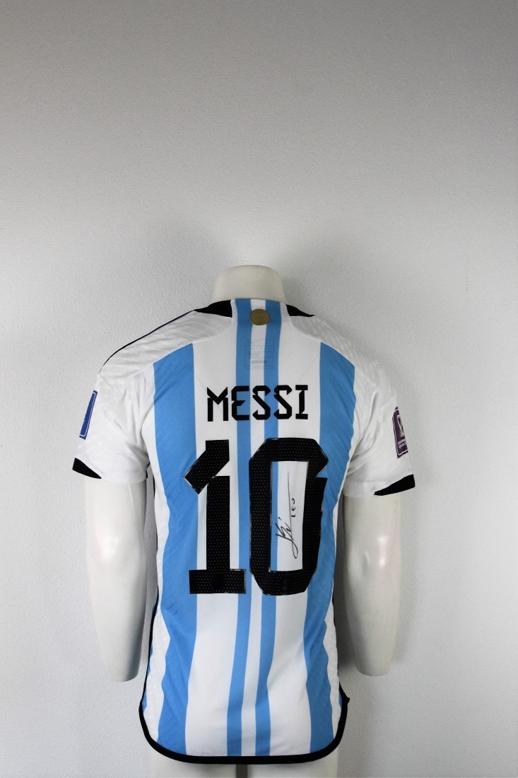 zeven Zin Beoordeling Argentinië WK 2022: Gesigneerd door Lionel Messi (Incl. COA) Maat - Large -  Kickandrushshop.nl