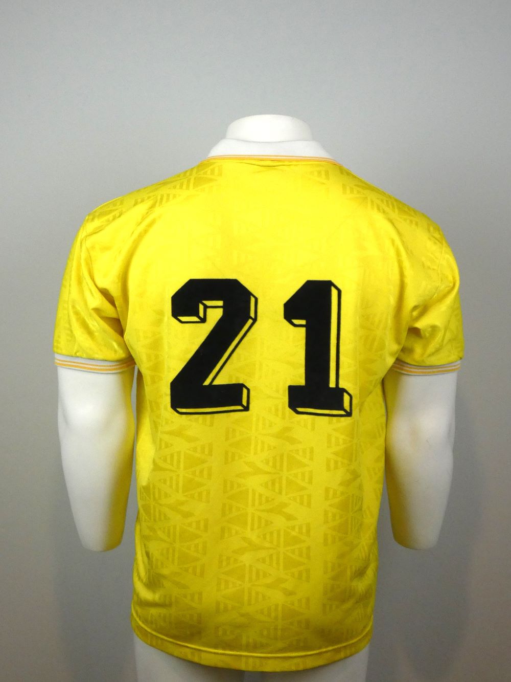 6139-Belgie-Oostende-Thuisshirt-1992-1994-maatXL-achter