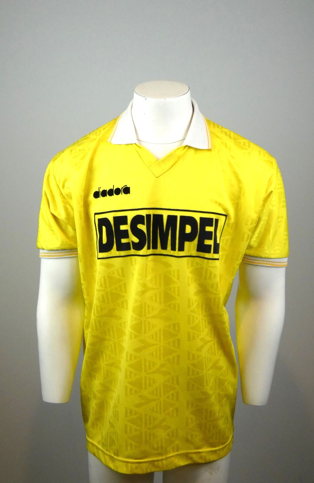 6139-Belgie-Oostende-Thuisshirt-1992-1994-maatXL-voor