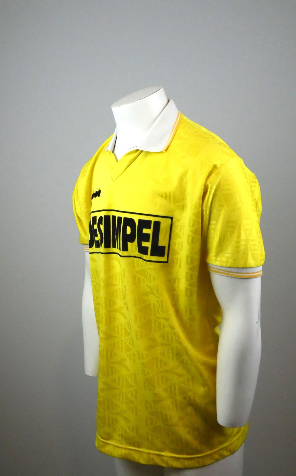 6139-Belgie-Oostende-Thuisshirt-1992-1994-maatXL-zij