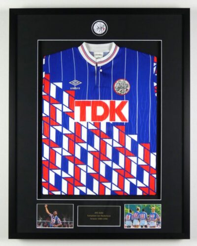 Ajax: Ingelijst vintage uitshirt 1989-1990