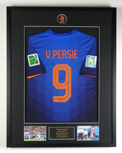 Nederland: ingelijst uitshirt WK 2014 Gesigneerd door Robin van Persie (Incl. tekenfoto)