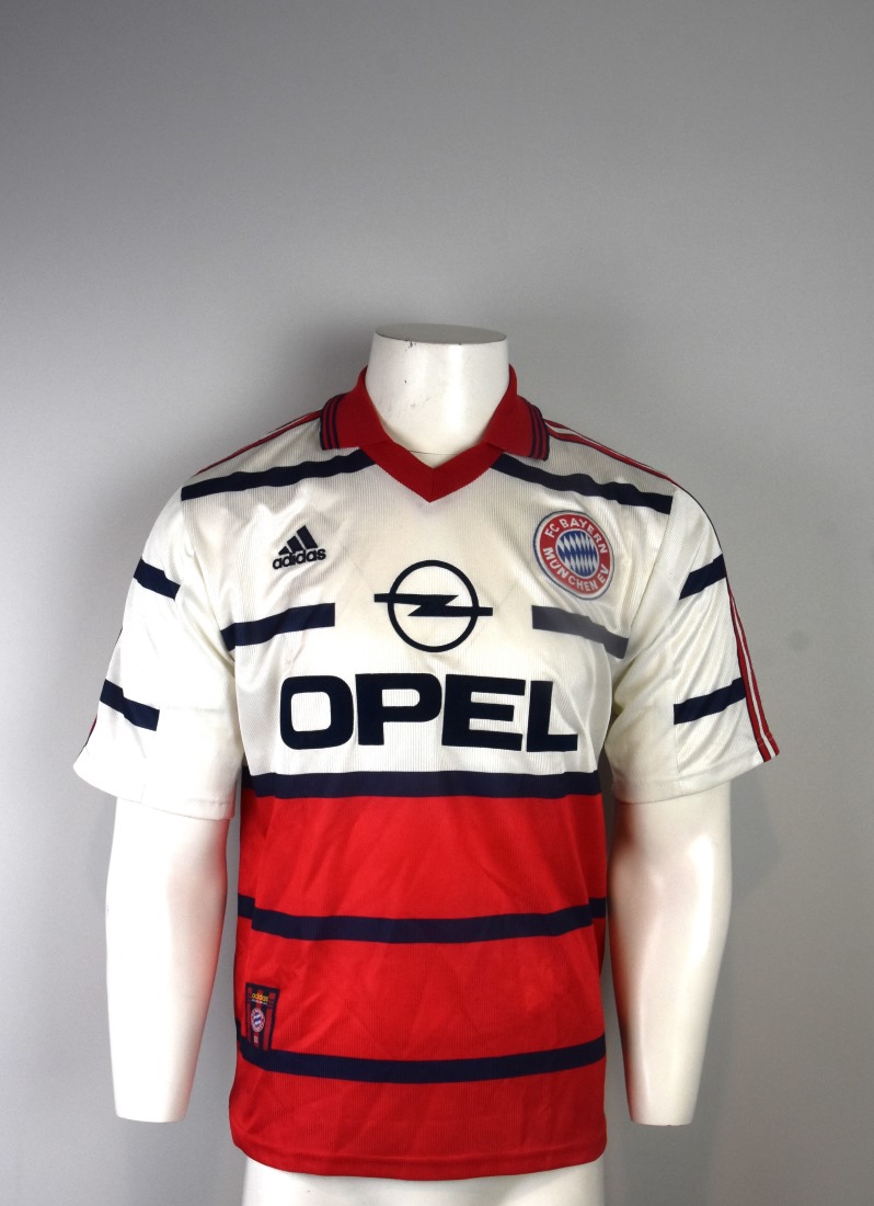 Bayern Munich away shirt 1998-1999 size - S - Kickandrushshop.nl
